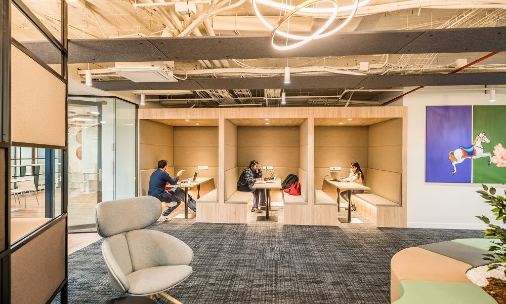 Flex workspace 02 photo Fotografía de clientes trabajando en los coworking barcelna y madrid